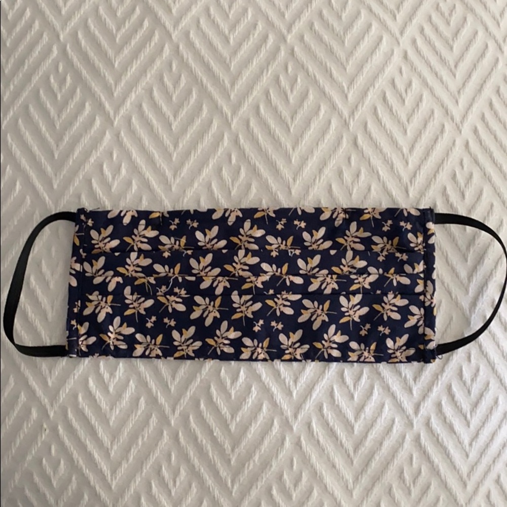 Dark blue face mask with flowers